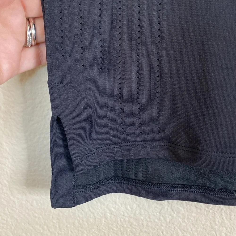 Lululemon train to be cropped Black tank Sleeveless Women's Top Sz? EUC